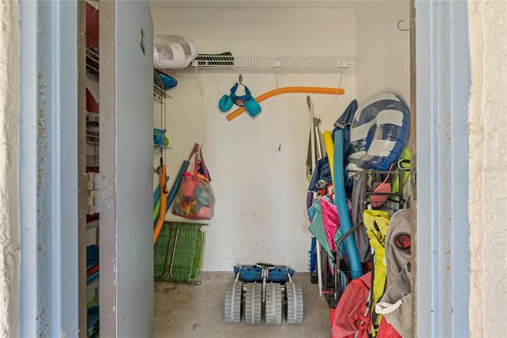6 X 7 GROUND LEVEL STORAGE UNIT ~ GREAT FOR ALL YOUR BEACH FUN!