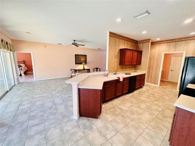 OPEN FLOOR PLAN