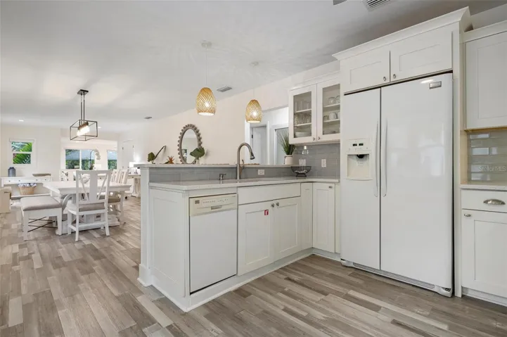 Kitchen with eat in bar area