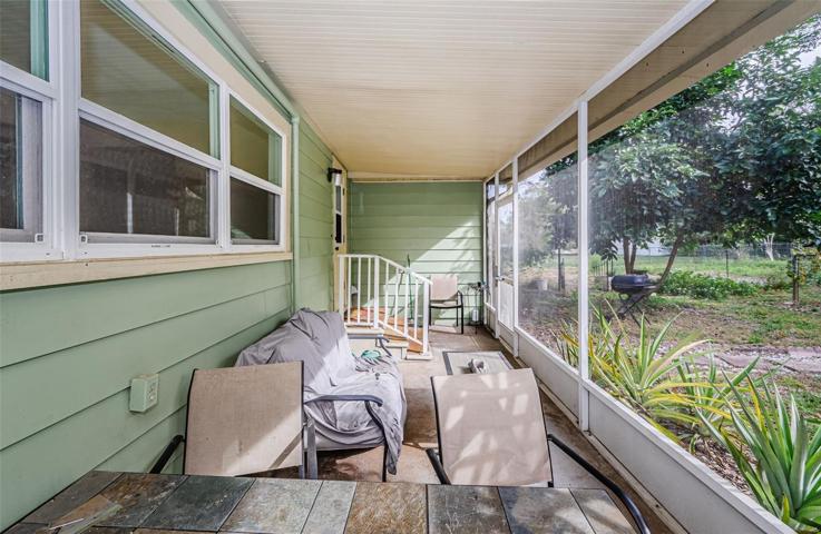 Lanai/back entryway