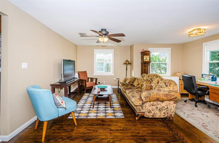 Living room/Florida room