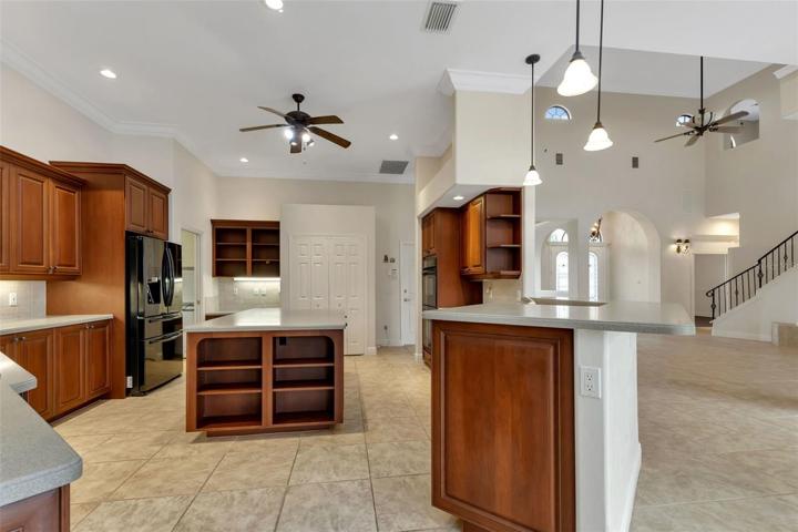 Kitchen - Breakfast Bar