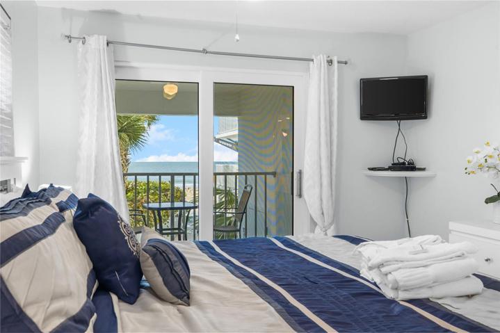 Wake up to a Gulf view!
