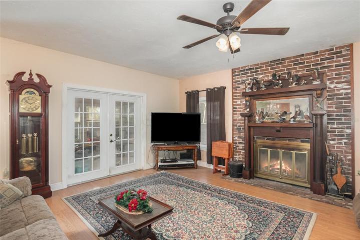 Living Room into Florida Room