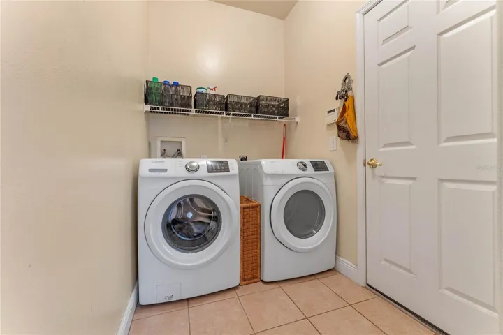 Laundry room w/ Washer & dryer