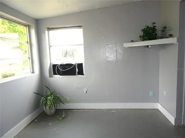 3rd bedroom has a huge walk in closet
