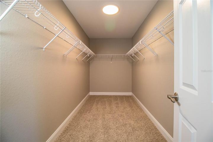 Master Bedroom Walk In Closet