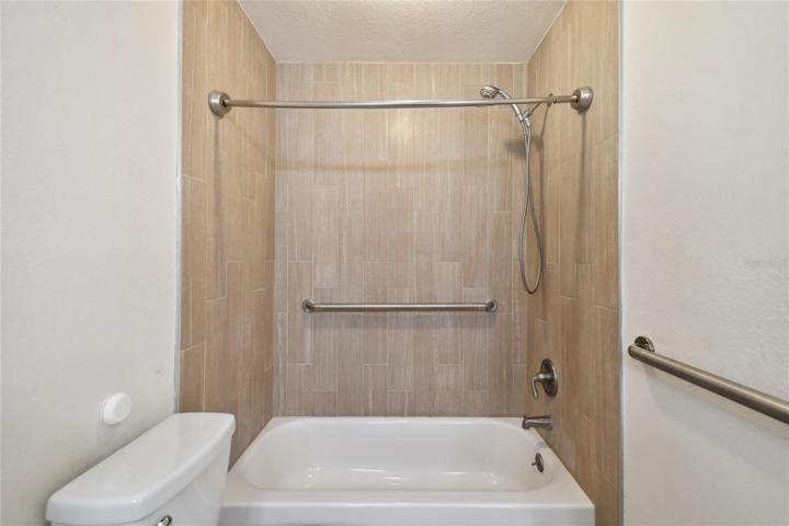 2nd bathroom tub