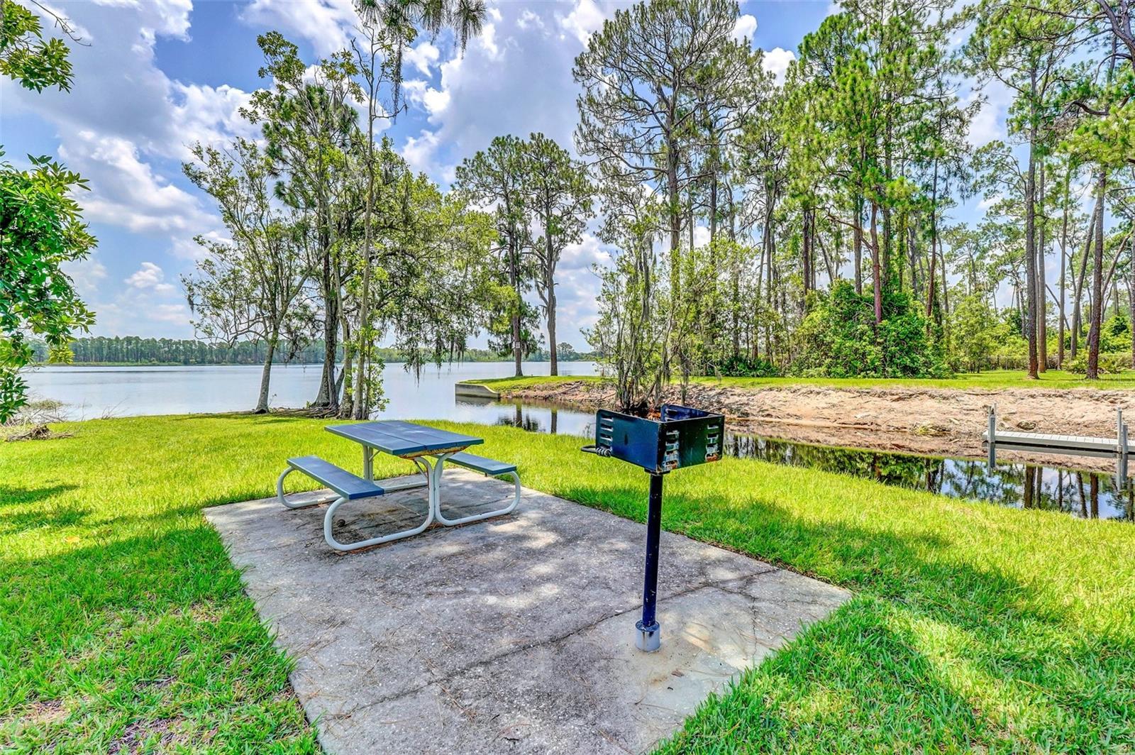 on-site facilities/Lake Davenport