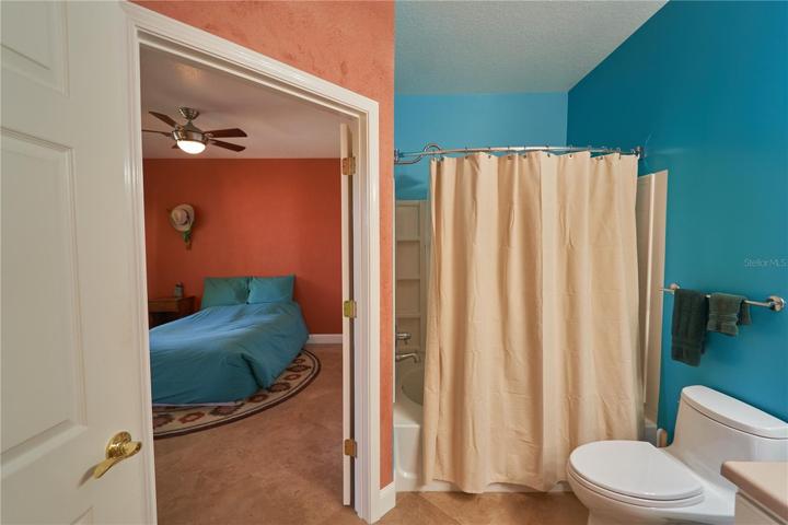 Primary/Bath and Shower en suite