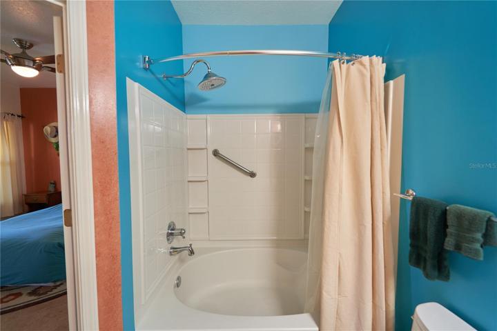 Primary/Bath and Shower en suite
