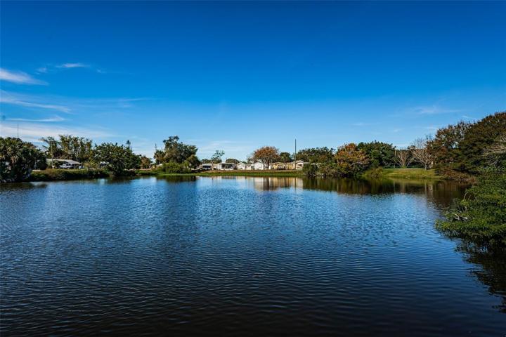 Beautiful lake within walking distance