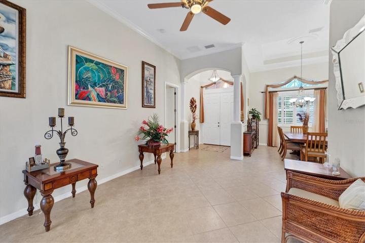Formal living room 12' ceiling