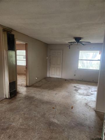 Living Room/Entry