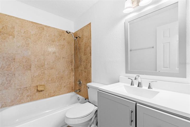 Hallway full-bath