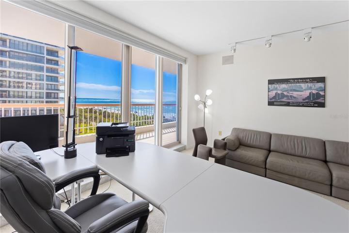 Guest bedroom #2 with access to Terrace #3
