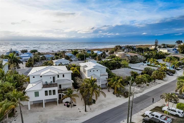 Views of the Gulf from 2 decks -
