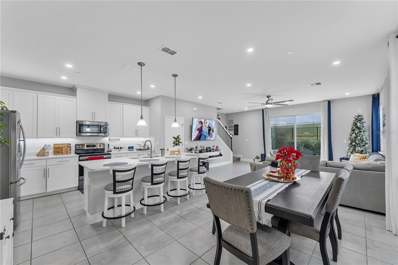 OPEN FLOOR PLAN
