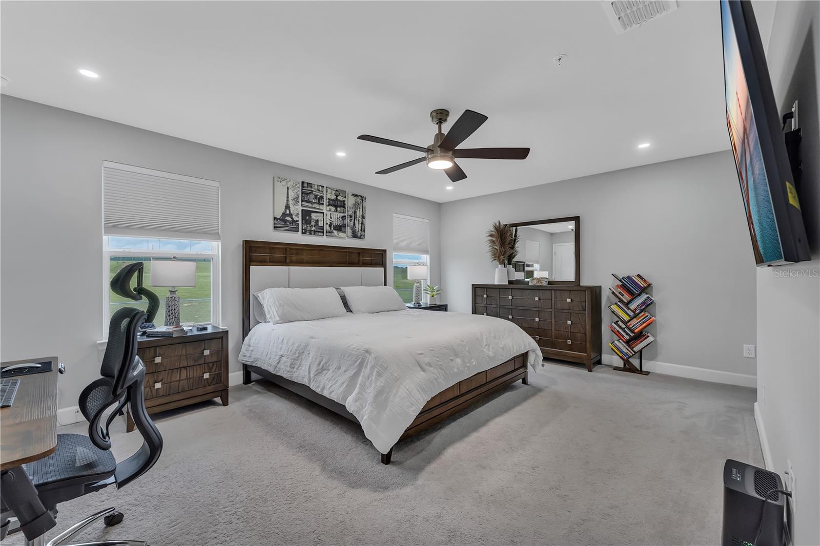 SPACIOUS OWNER'S SUITE (KING BED)