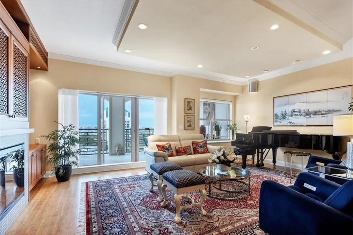 Living Room, Dining Room and Kitchen VISTAS to the West