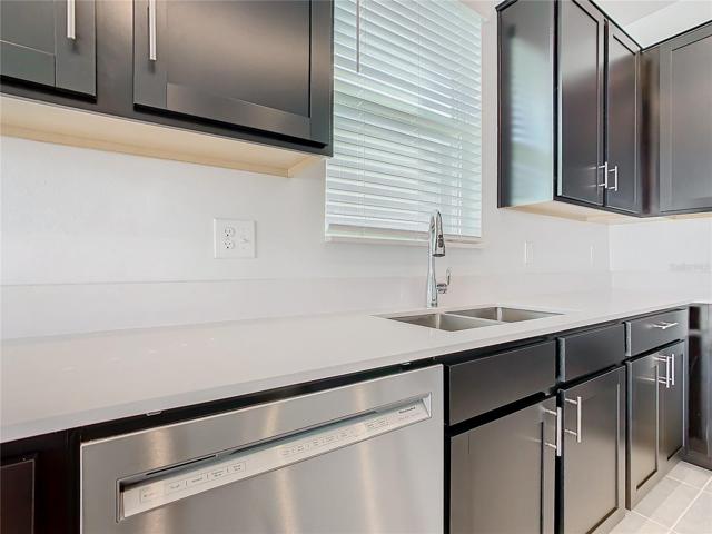 Quiet stainless steel dishwasher