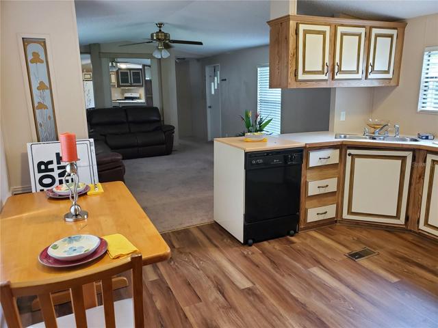 Eat-in kitchen
