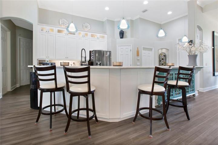 Informal dining at the kitchen bar
