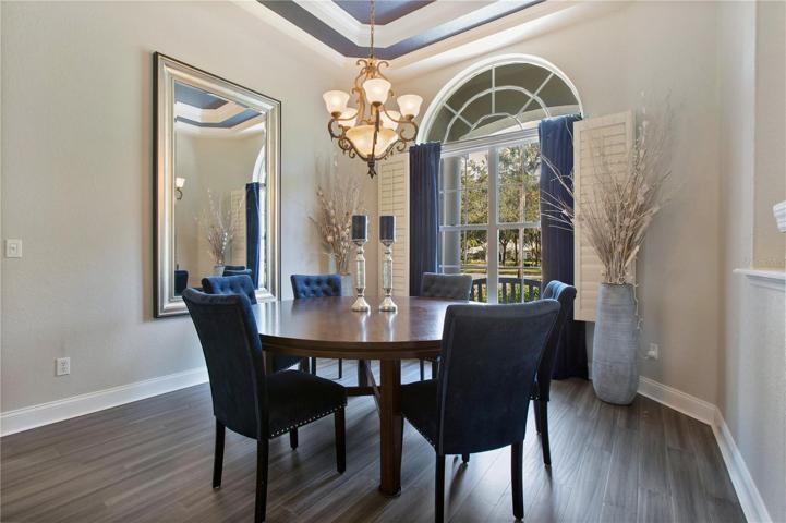 Beautiful dining area to enteratain your guests
