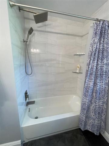 Master Bath. Shower/Tub Combo