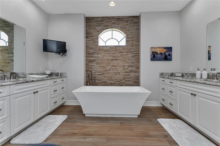 Primary bath-separate vanities