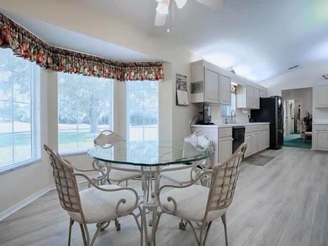 Kitchen Dining Area