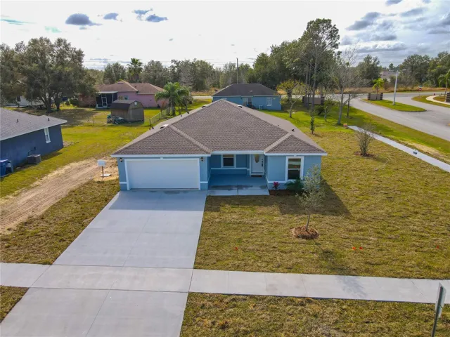 WELCOME HOME!RELAX ON YOUR FRONT PORCH.