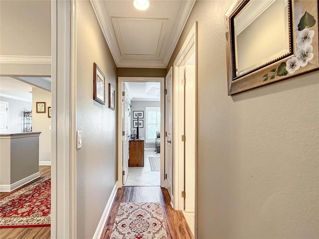 Split Floor Plan - Pocket Door