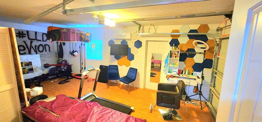 1 Car Garage. Currently being used for Multi-purpose...