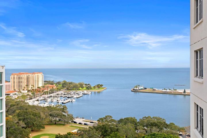 Welcome to the 19th Floor Residence at Parkshore Plaza.