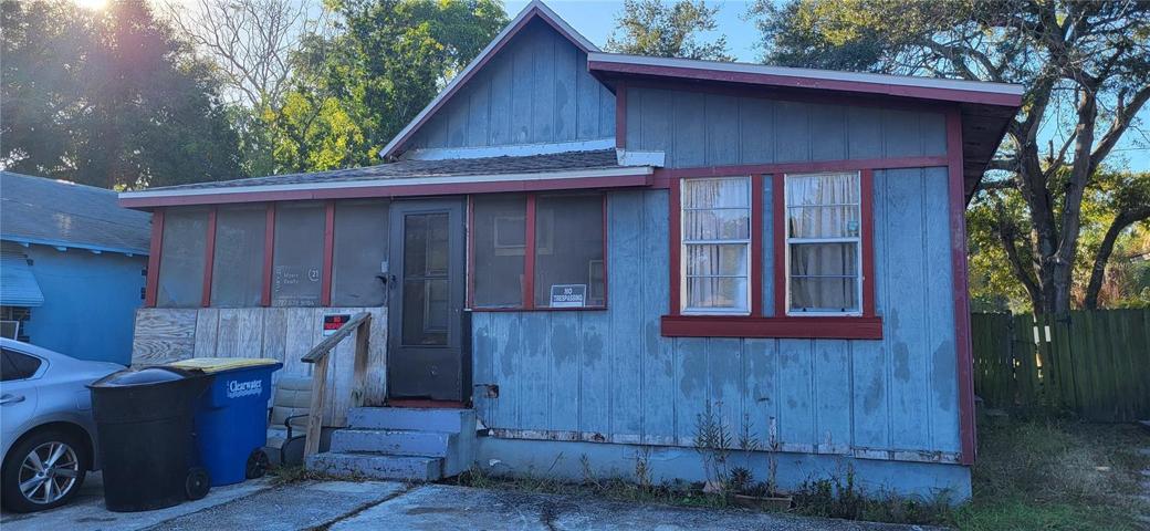 1129 Carlton