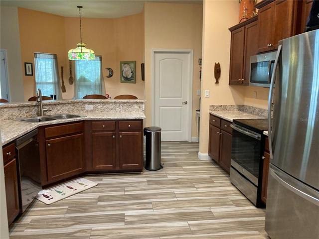 Kitchen Appliances included