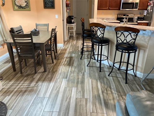 Breakfast Bar and Dinette