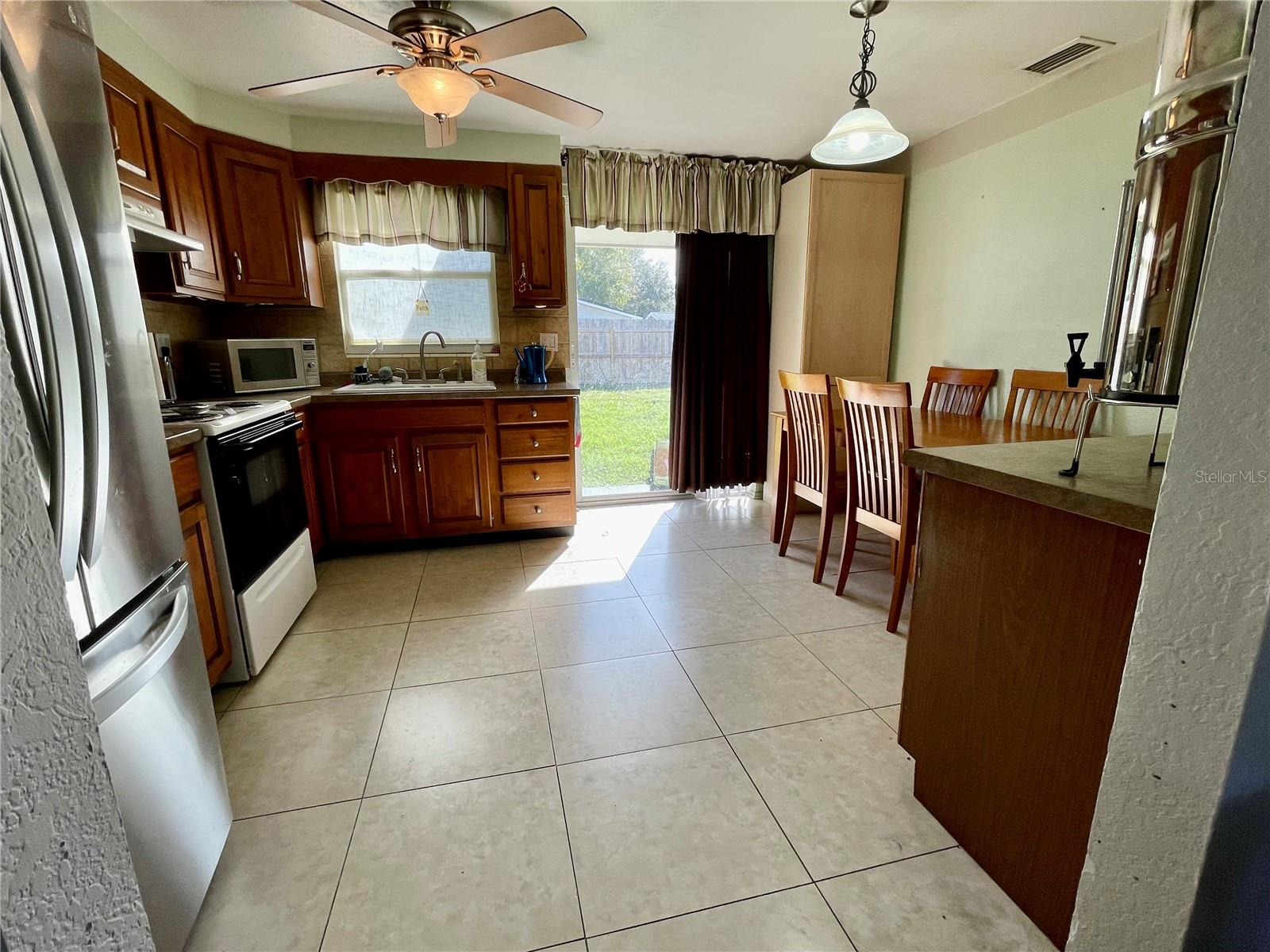Eat-in kitchen, ceramic tile floor… sliding doors lead to the backyard