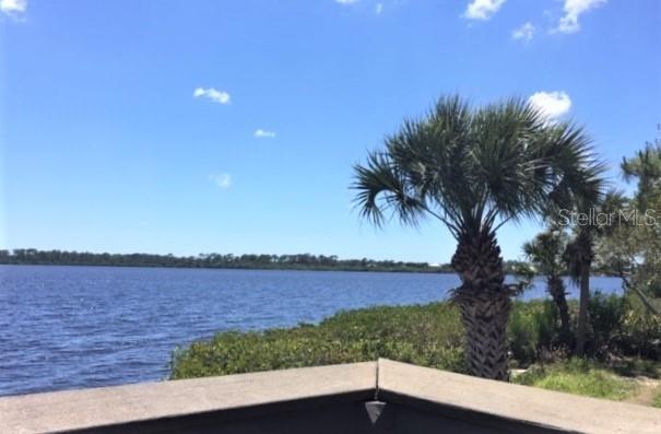 RIVERWOOD BOARDWALK TO RIVER