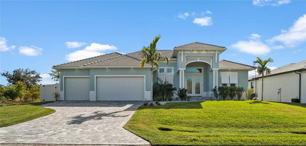 Well maintained Southwest Florida home with a 3 car garage.