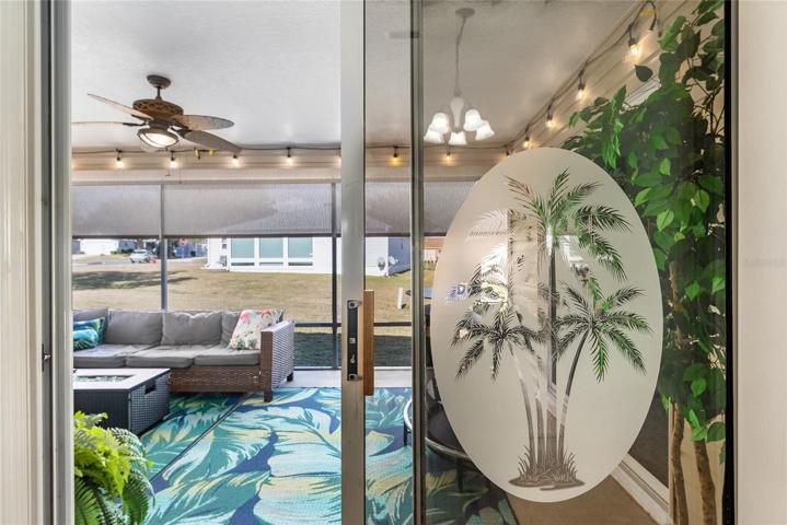 Lovely ETCHED GLASS w/ PALM TREE decor