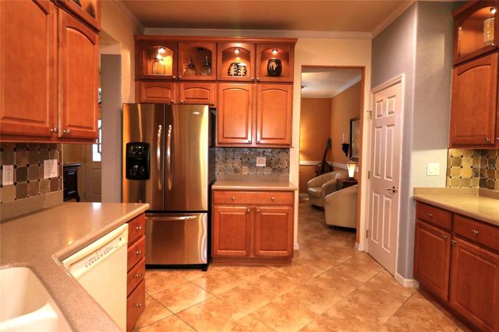 Kitchen - Check Out Display Cabinetry