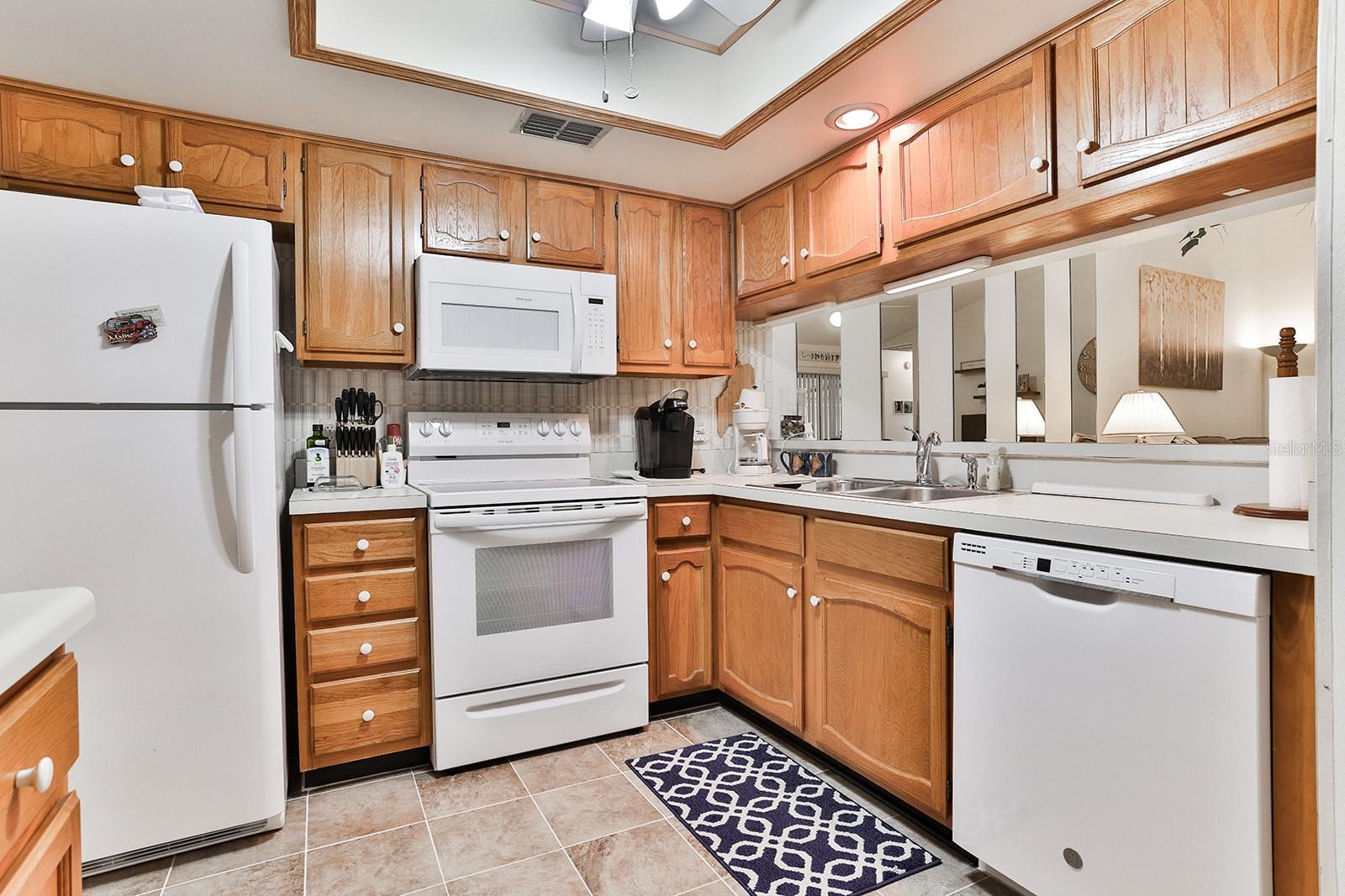 Kitchen with plenty of cabinets space