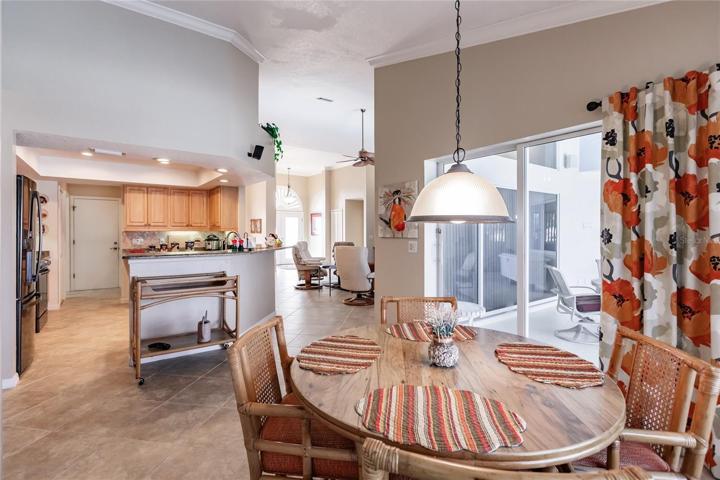 CASUAL DINING AREA