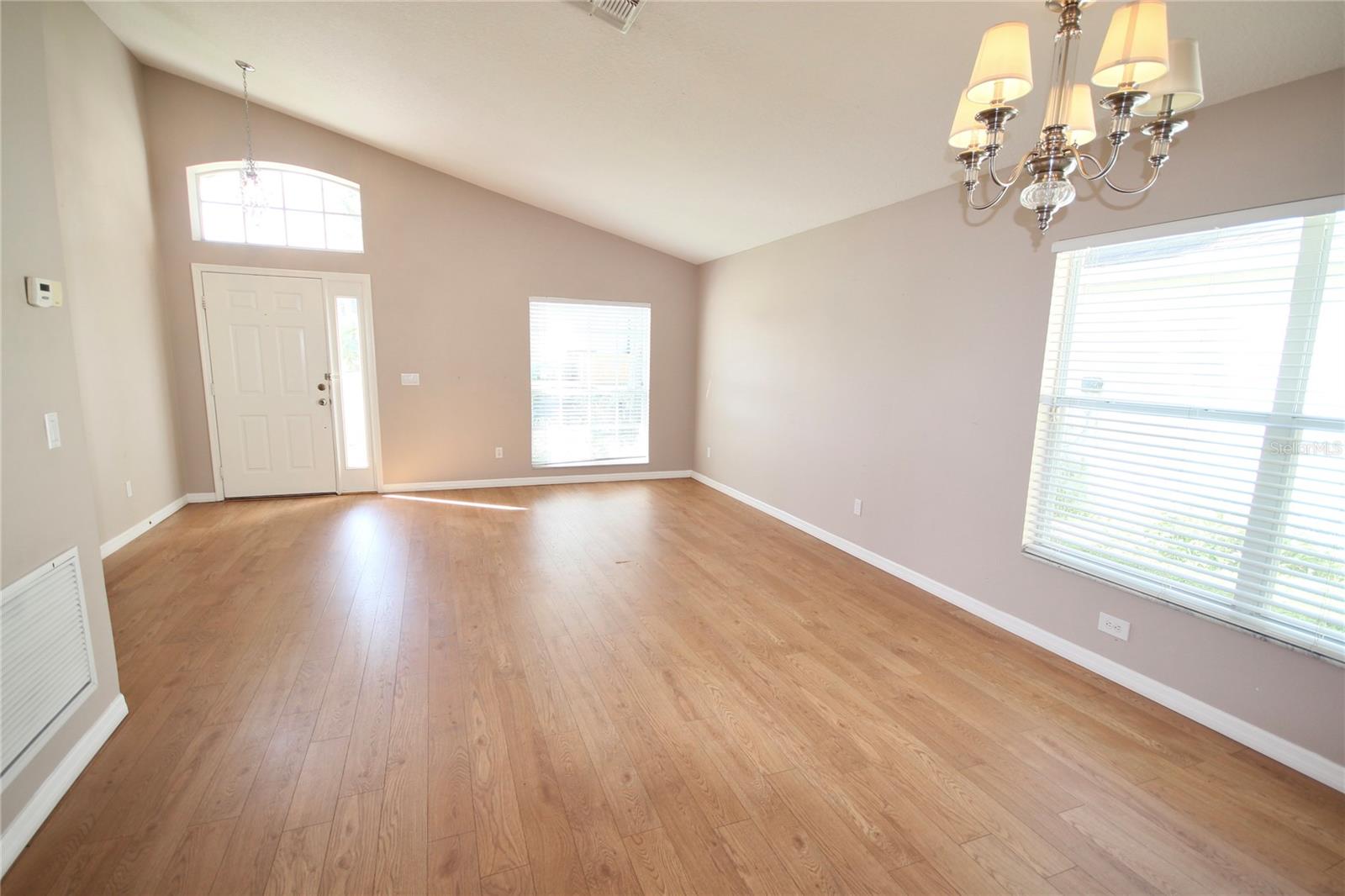Front Living Room/Dining
