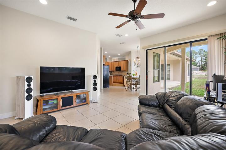 Bonus Room with Sliding Doors to Lanai