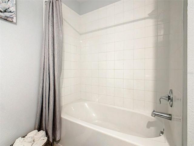 Bathtub on Hallway Bathroom.