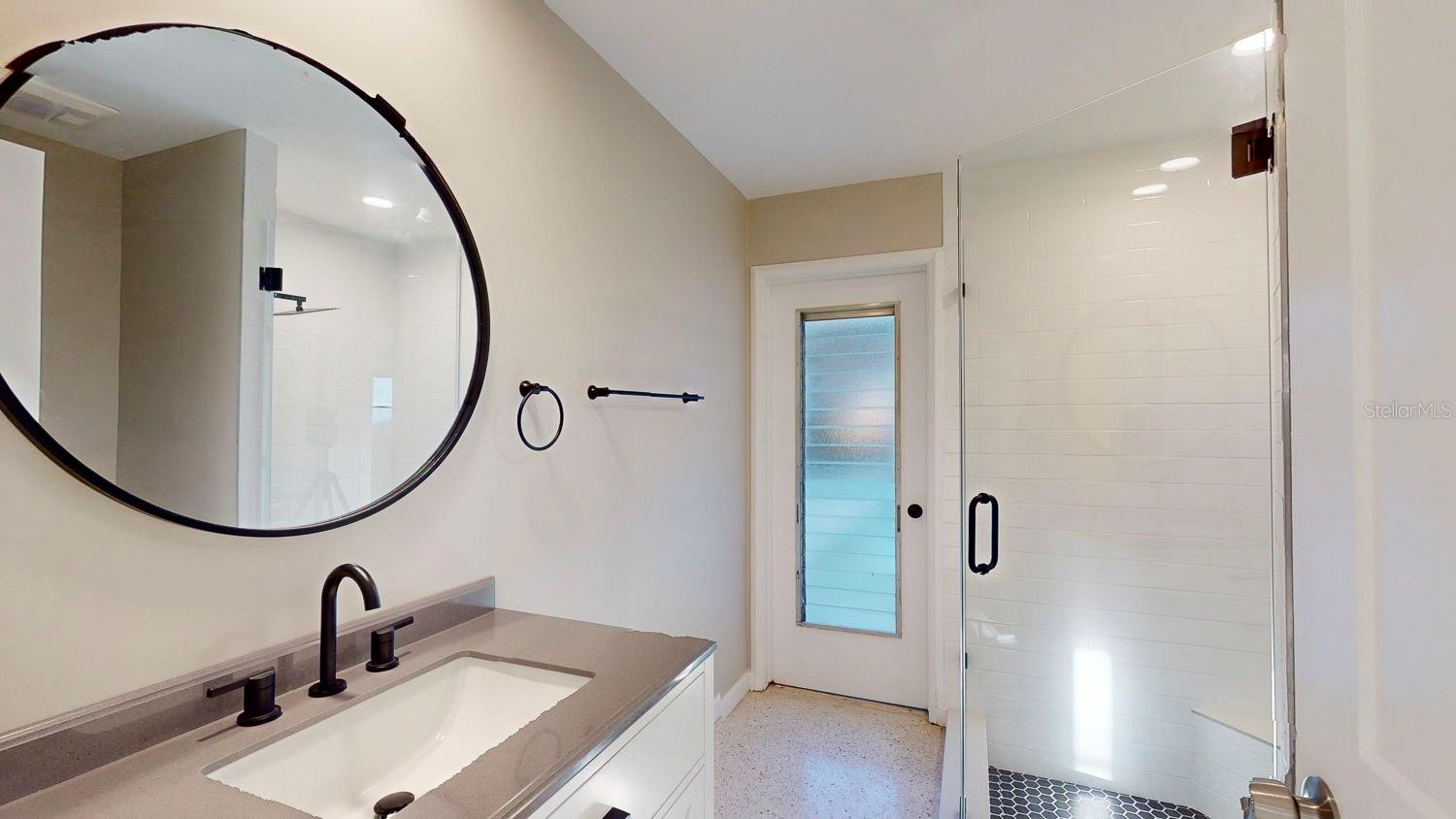 Pool / common bathroom