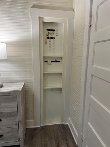 Built in jewelry organizer